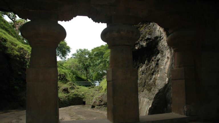The Incredible Wonder Of Elephanta Island and Its Cave Temples