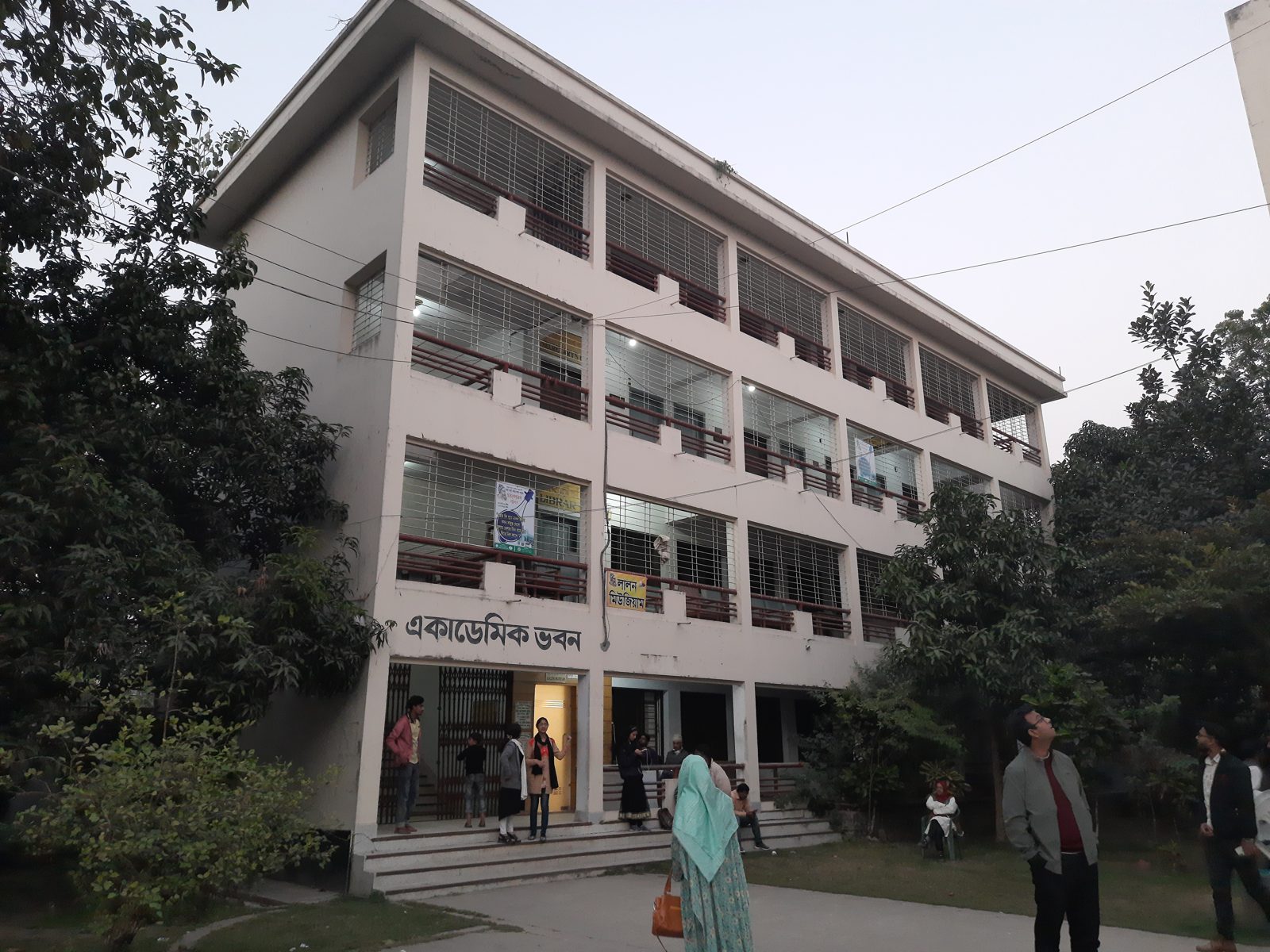 লালন শাহের মাজার কুষ্টিয়া: আখড়া, মেলা, যাতায়াত ও সম্পূর্ণ গাইড 4 লালন একাডেমি ভবন ছেউড়িয়া কুষ্টিয়া