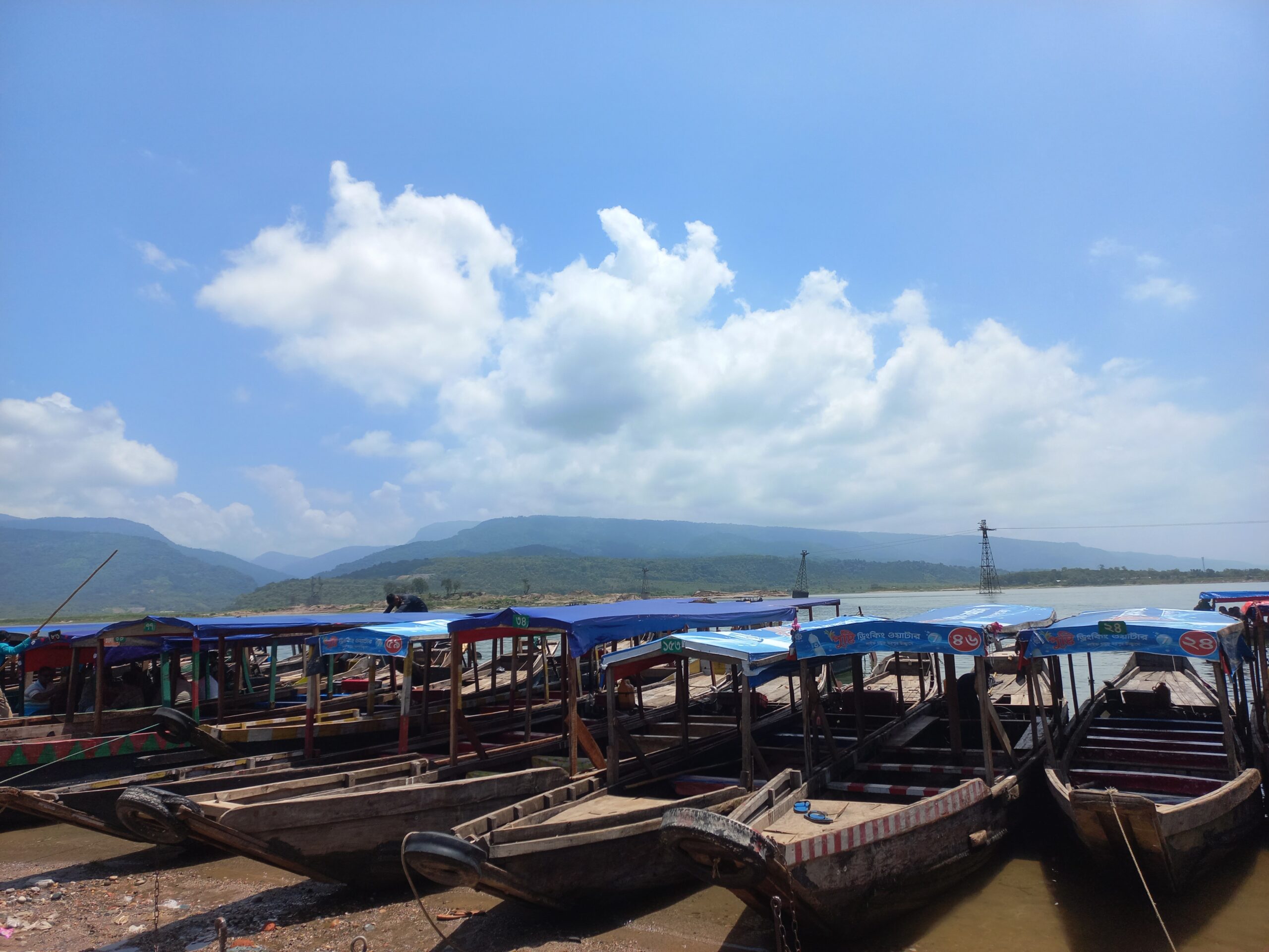 ভোলাগঞ্জ সাদা পাথর ভ্রমণ গাইড: ধলাই নদী, উৎমাছড়া ও তুরংছড়া 3 ভোলাগঞ্জ সাদা পাথর নৌকা ঘাট
