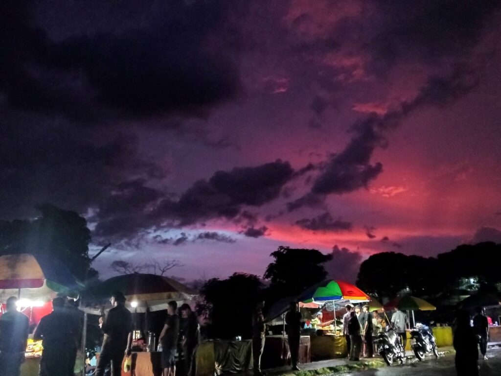 সাজেক ভ্যালিতে সূর্যাস্তের পর মেঘের দৃশ্য