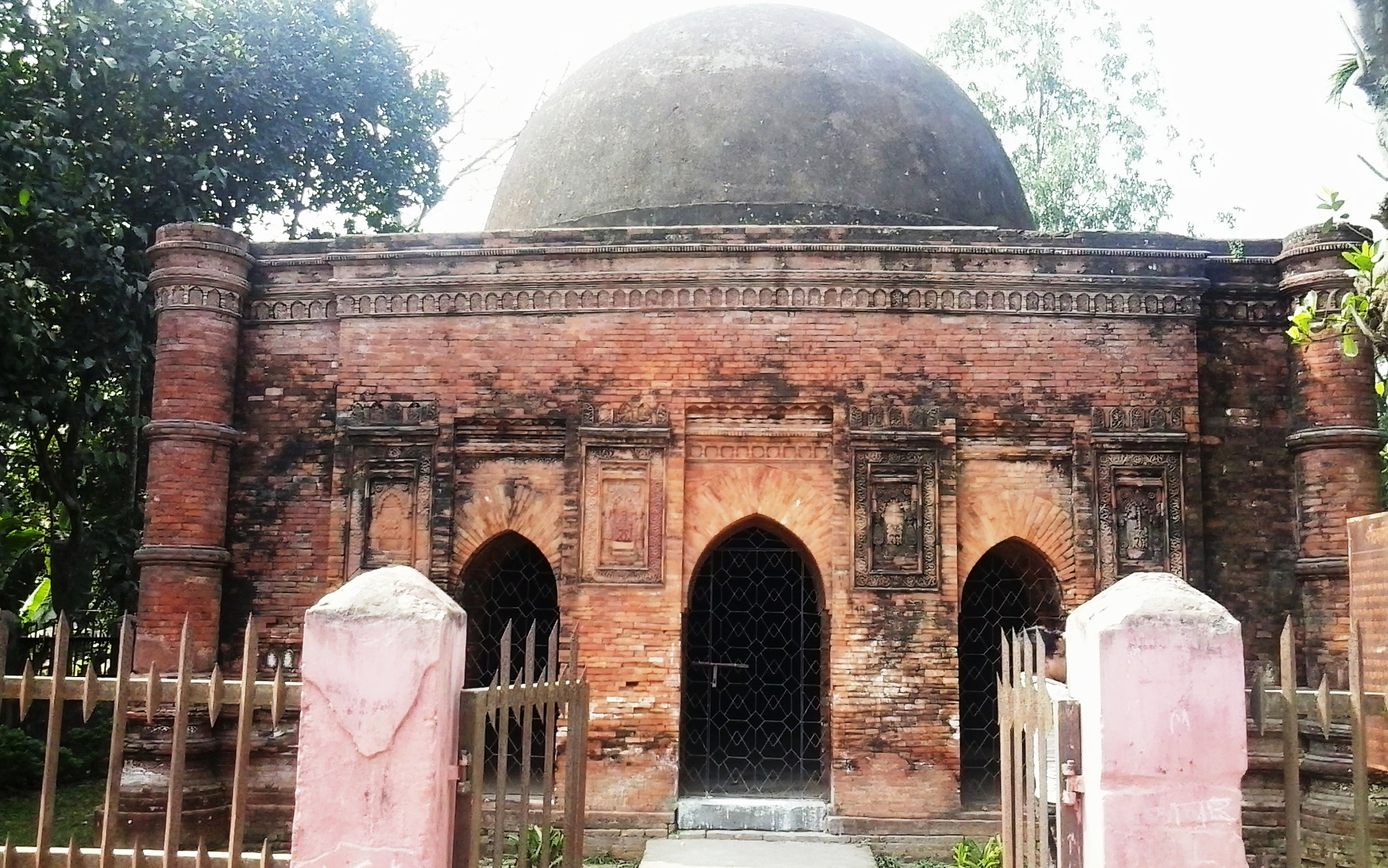 সোনারগাঁওয়ের ঐতিহাসিক গোয়ালদি মসজিদ