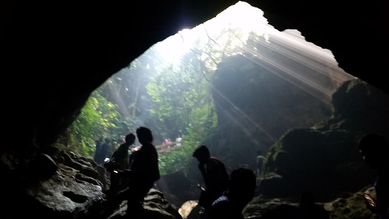 আলুটিলা গুহার প্রবেশপথ, খাগড়াছড়ি