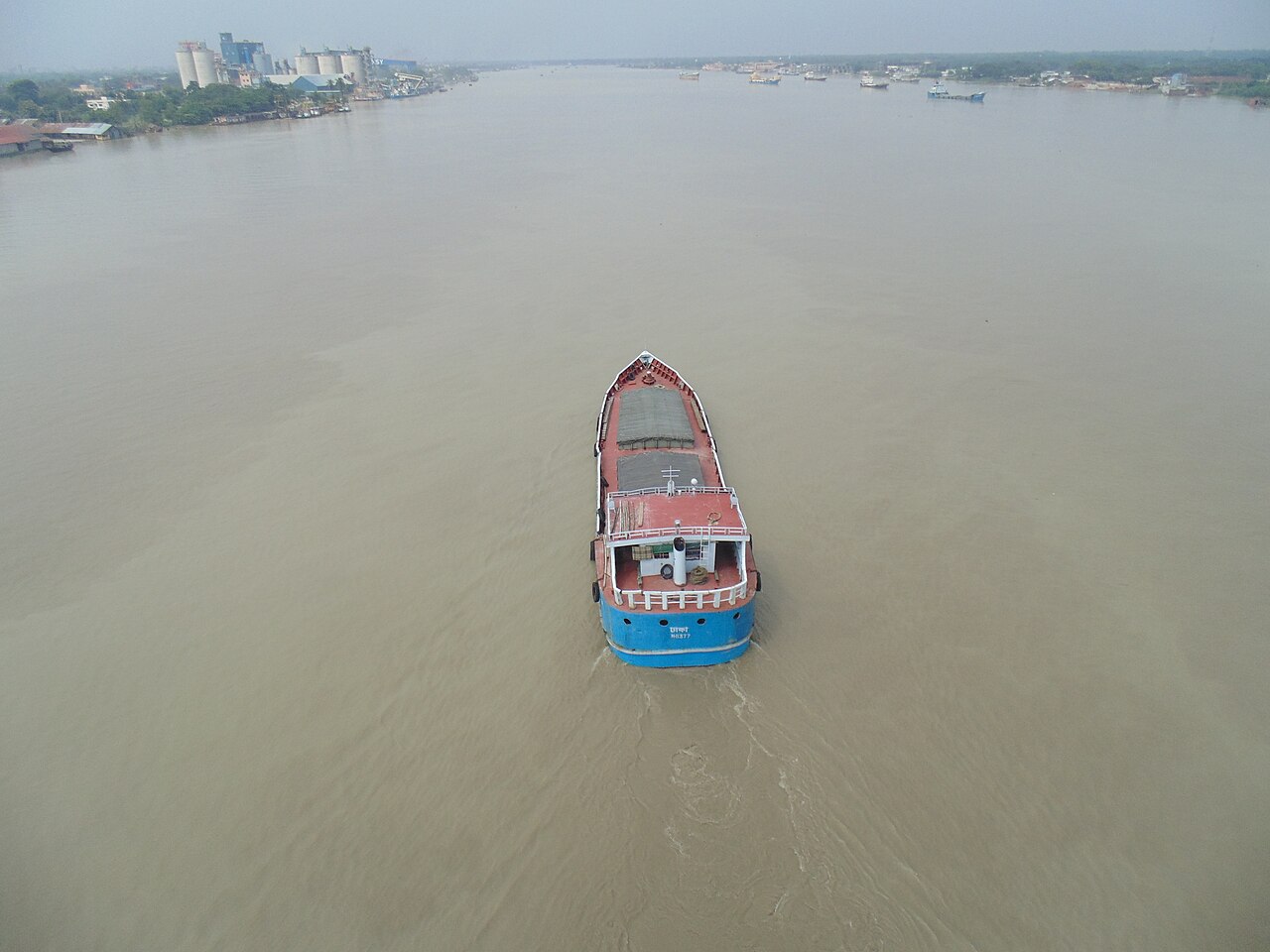 বেলস পার্কের পাশ দিয়ে বয়ে যাওয়া রূপসা নদী, খুলনা