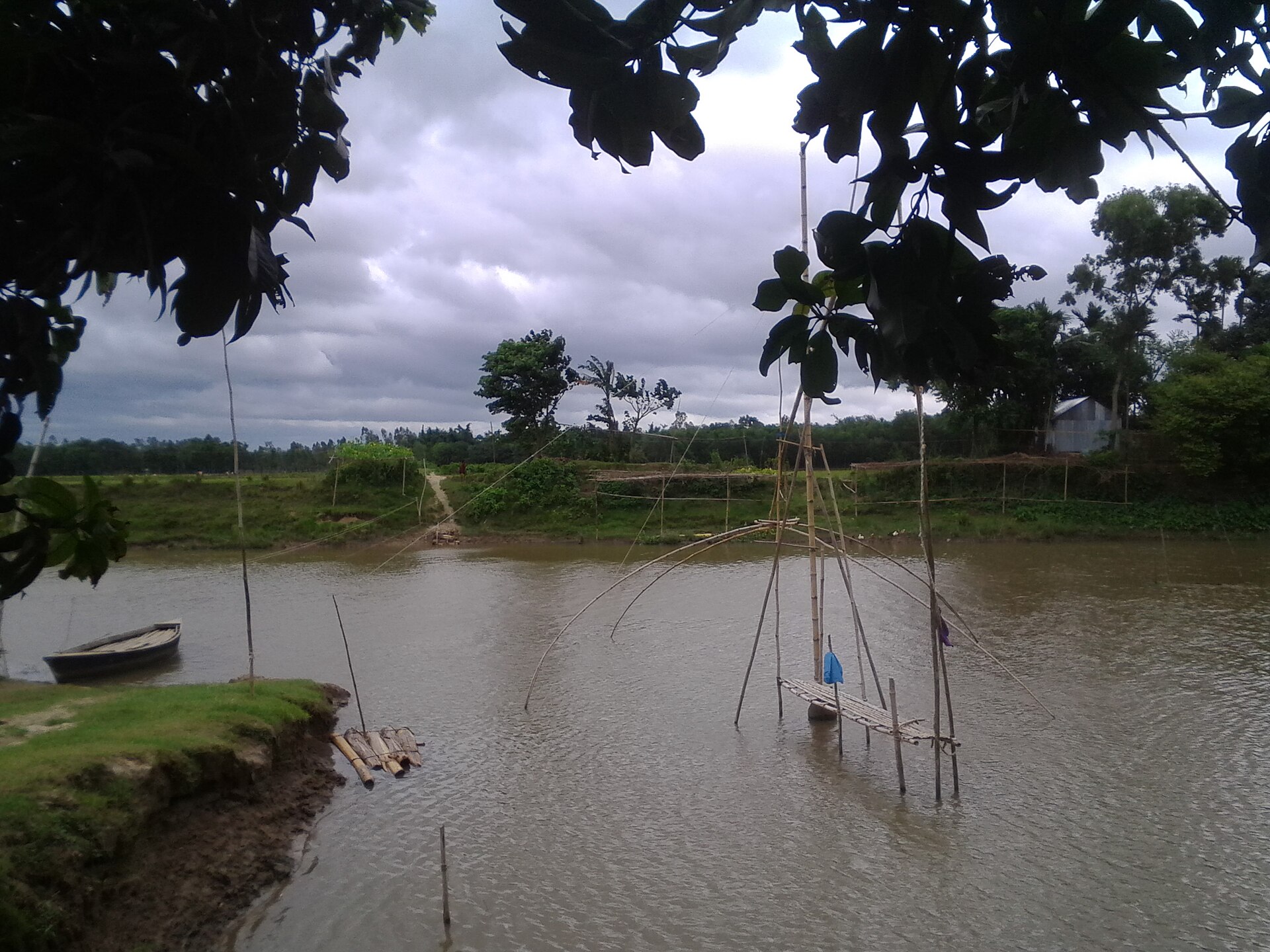 ঢাকার কাছে বাজেট রিসোর্ট: 7টি সেরা ঠিকানার সম্পূর্ণ গাইড 4 নদীতে নৌকা — ঢাকার কাছের বাজেট রিসোর্টে নৌকাভ্রমণ জনপ্রিয় (প্রতিনিধিত্বমূলক ছবি)