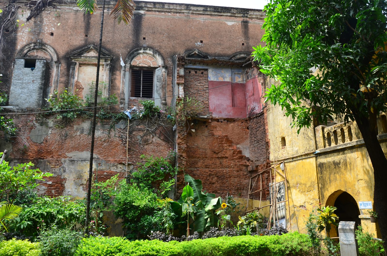 বিউটি বোর্ডিং ঢাকা: পুরান ঢাকার কবি-সাহিত্যিকদের আড্ডা, খাবার ও থাকার সম্পূর্ণ গাইড 3 বিউটি বোর্ডিং ভবনের বাইরের দৃশ্য