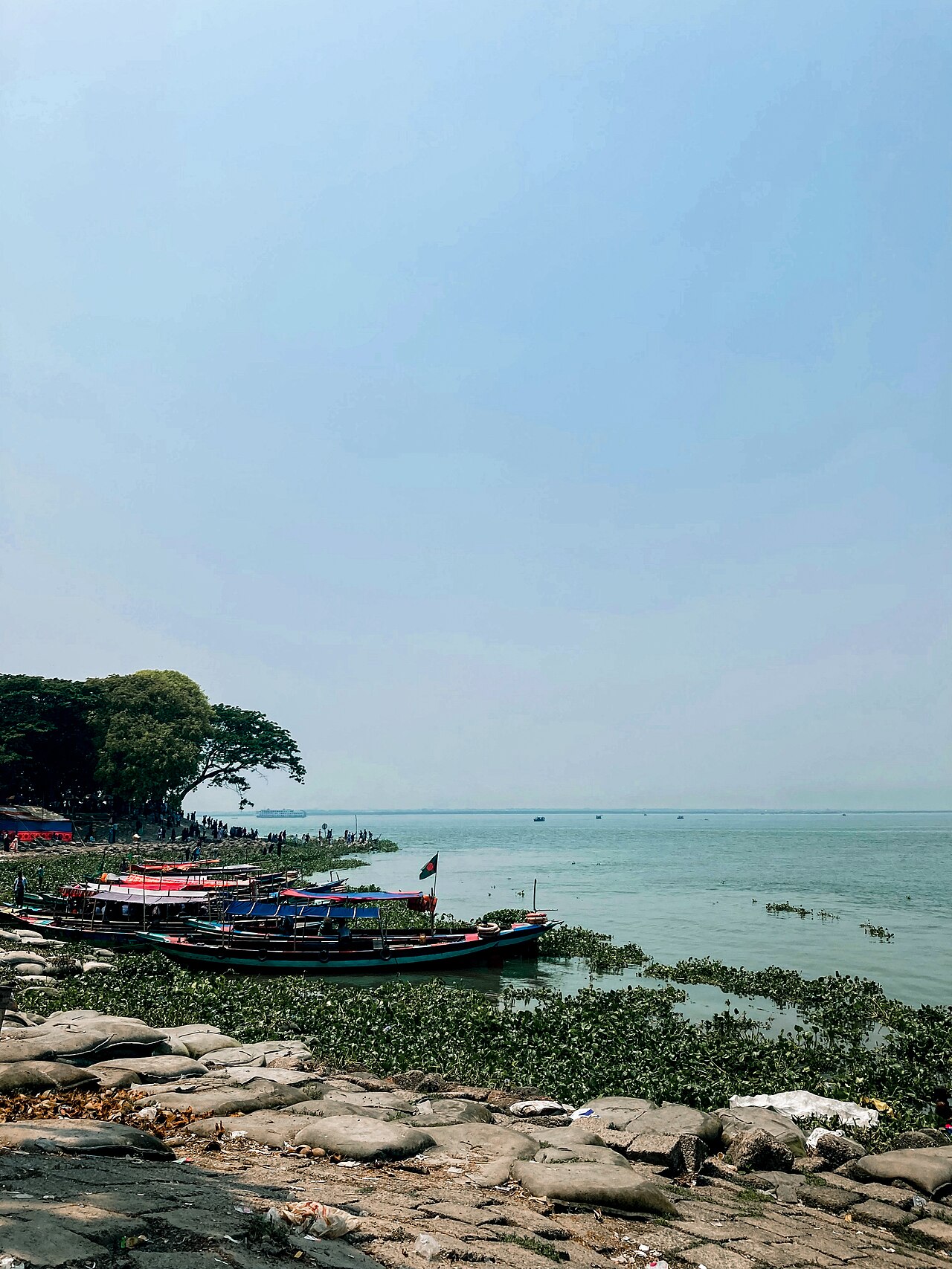 চাঁদপুরে তিন নদীর মোহনা