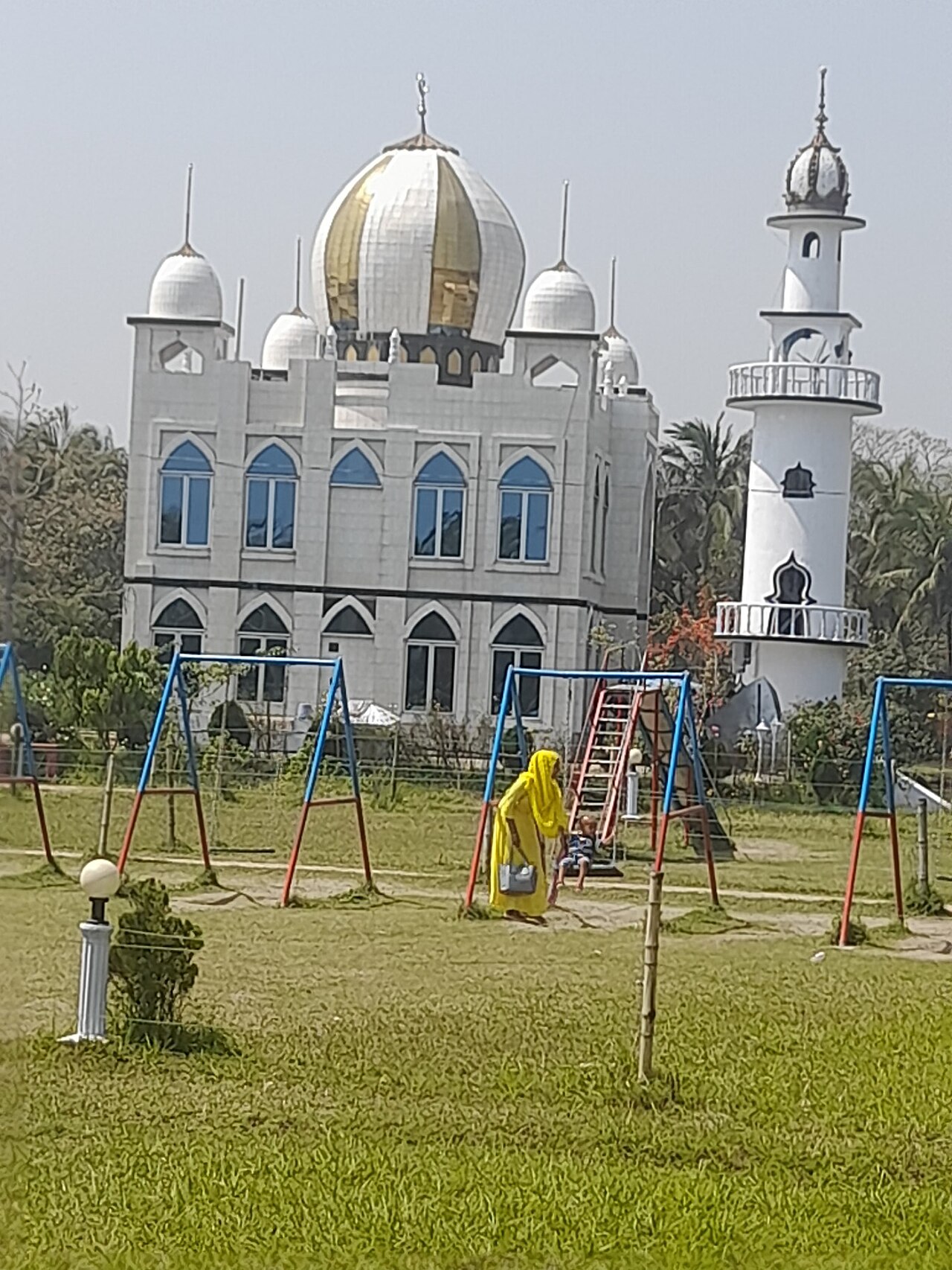 চন্দ্র মহল ইকো পার্ক: সবুজের মাঝে 2 চন্দ্র মহল ইকো পার্কের দৃশ্য