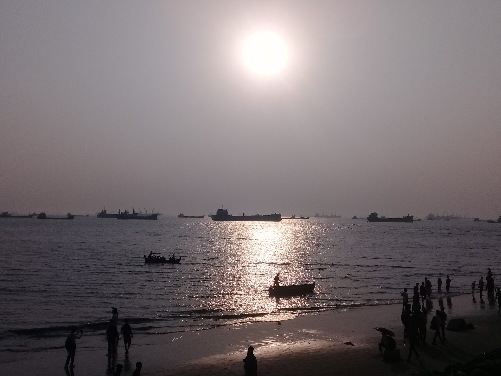 চট্টগ্রামের সেরা হোটেল 4 বিকেলবেলায় পতেঙ্গা সমুদ্র সৈকত (প্রতিনিধিত্বমূলক ছবি)