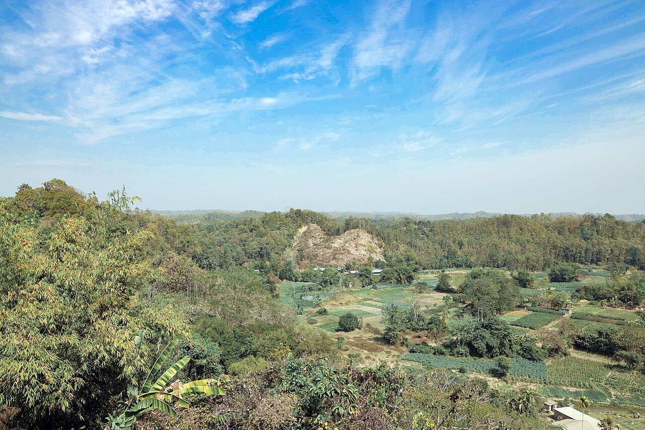 চিম্বুক পাহাড় থেকে দৃশ্য