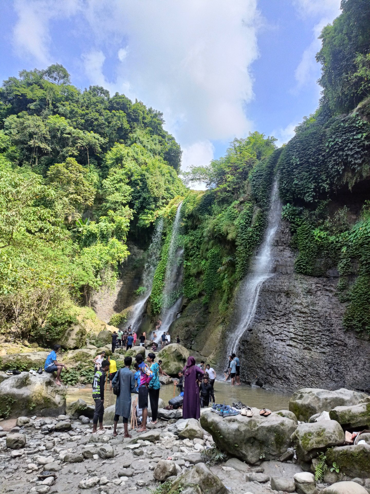 সুপ্তধারা ঝর্ণা সীতাকুণ্ড: ইকোপার্কের ঘুমন্ত ঝর্ণার সম্পূর্ণ ভ্রমণ গাইড 1 সুপ্তধারা ঝর্ণা সীতাকুণ্ড ইকোপার্ক