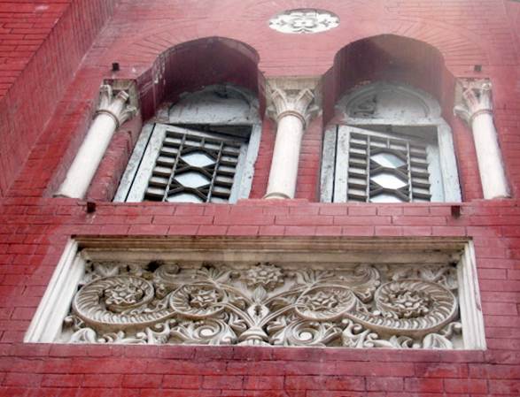 নর্থব্রুক হল, ঢাকা: লালকুঠির ইতিহাস, স্থাপত্য ও ভ্রমণ গাইড 2 নর্থব্রুক হলের জানালা ও কারুকাজ ঢাকা