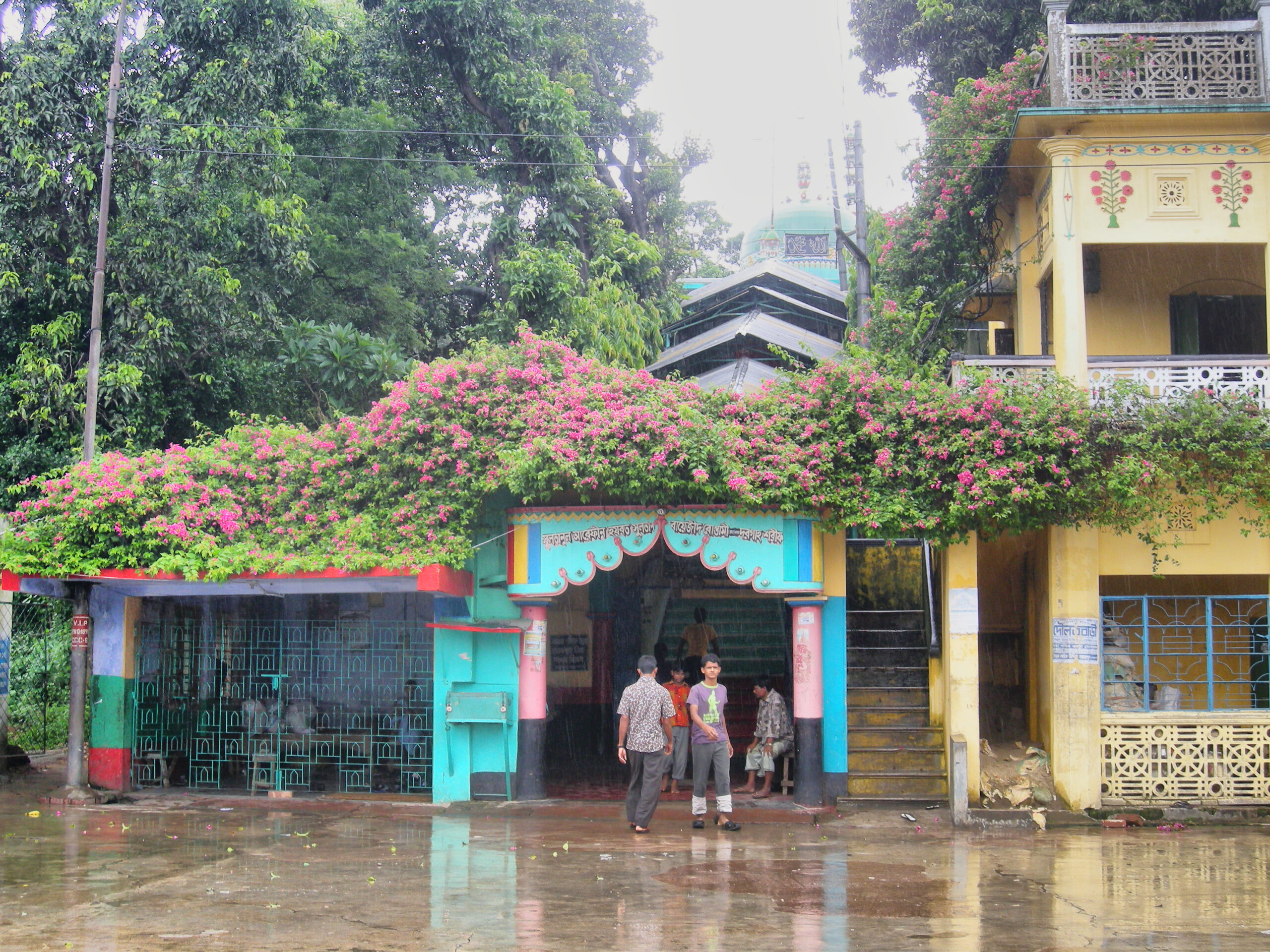 বায়েজিদ বোস্তামী মাজার, চট্টগ্রাম: ইতিহাস, বোস্তামী কাছিম ও ভ্রমণ গাইড 2 বায়েজিদ বোস্তামী মাজার প্রবেশপথ চট্টগ্রাম