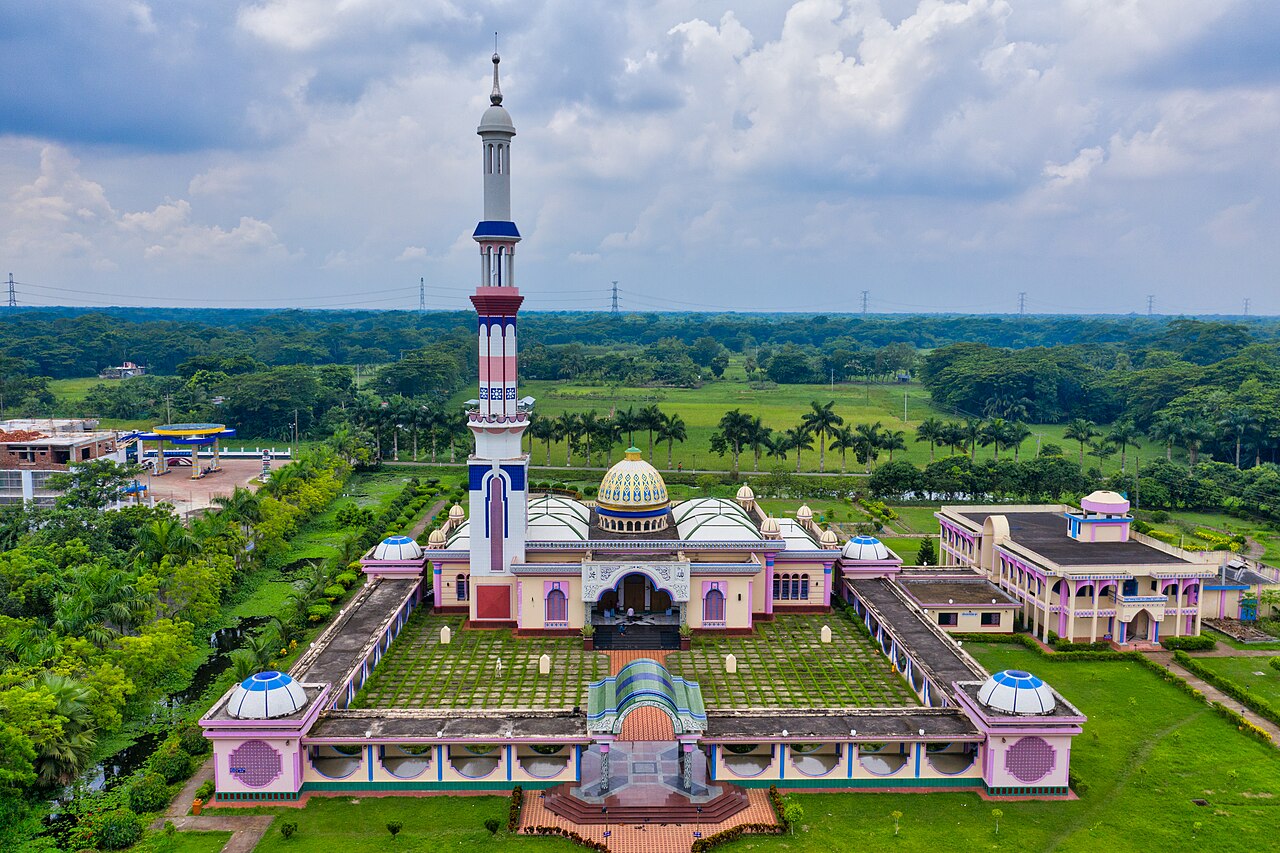 গুঠিয়া মসজিদের গম্বুজ ও মিনার, বরিশাল