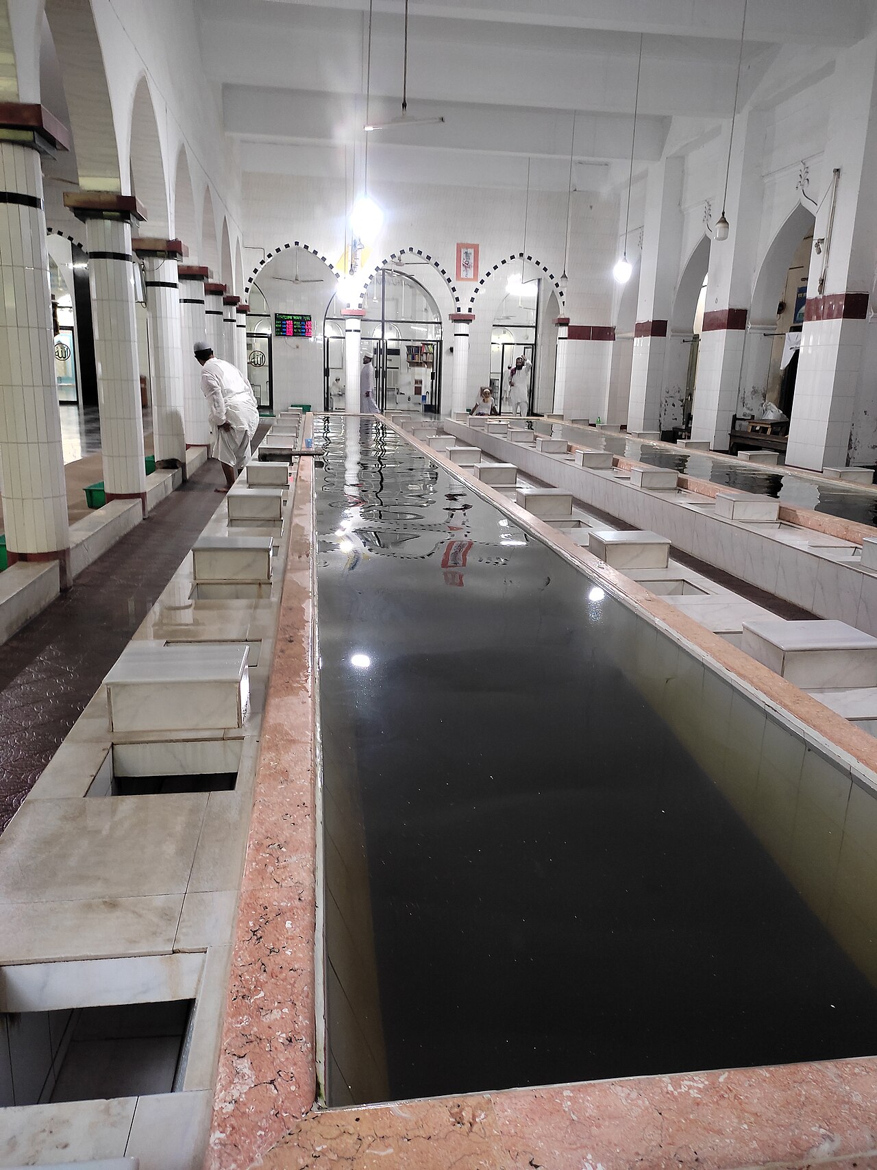 হাজীগঞ্জ বড় মসজিদ: চাঁদপুরের ঐতিহ্য 2 লালবাগ শাহী মসজিদ