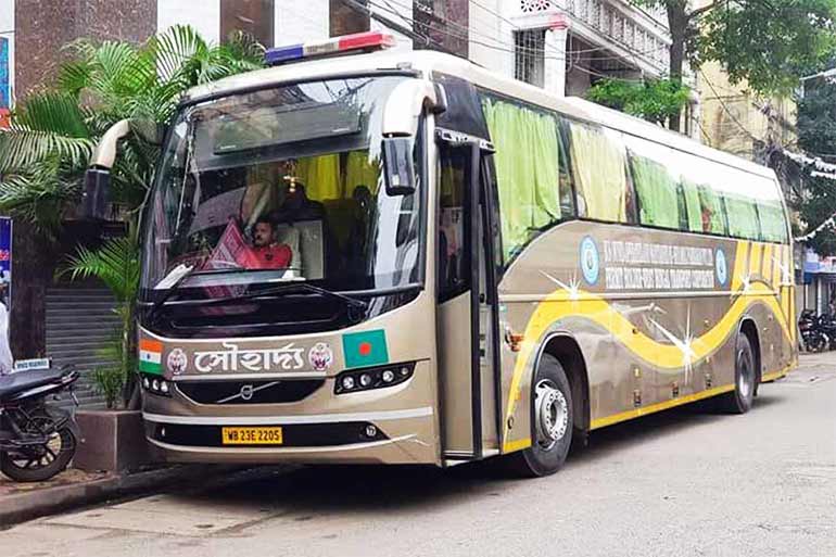 শ্যামলী পরিবহনের দূরপাল্লার বাস