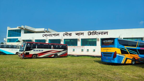 ঢাকা থেকে কলকাতা বাসের সময়সূচি ও ভাড়া 1 বেনাপোল পৌর বাস টার্মিনালে হানিফ ও শ্যামলী বাস