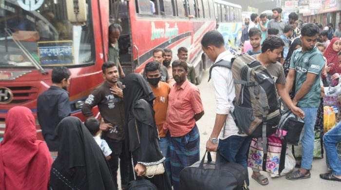 মহাসড়কে চলমান দূরপাল্লার বাস
