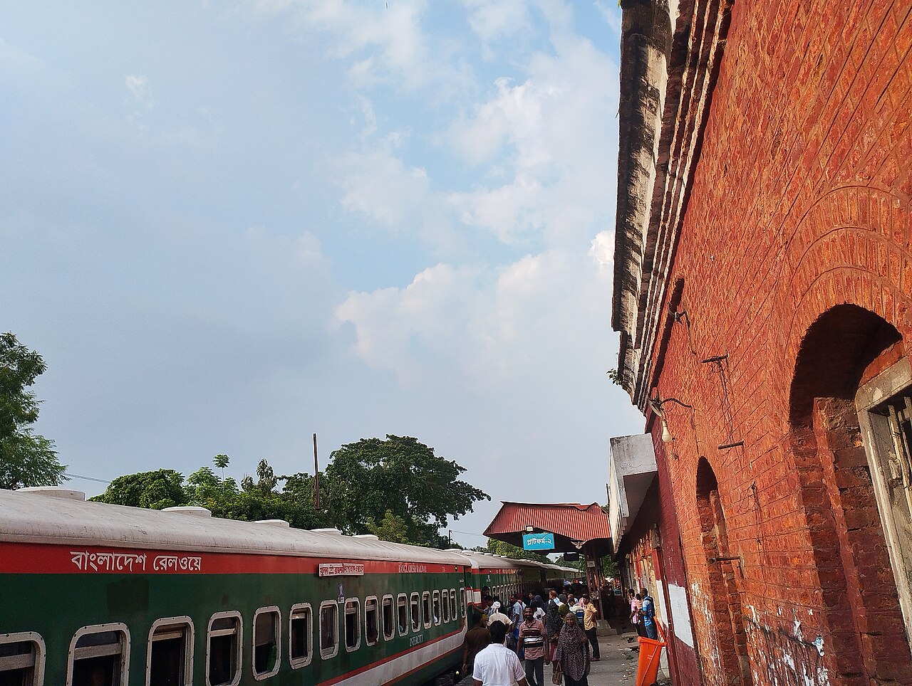 খুলনাগামী কপোতাক্ষ এক্সপ্রেস, আলমডাঙ্গা স্টেশন