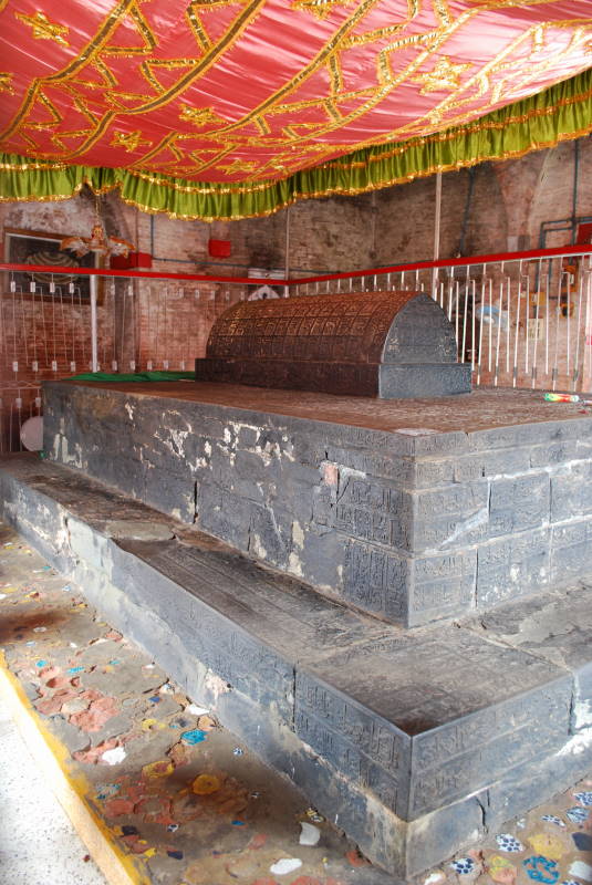 খান জাহান আলীর মাজার, বাগেরহাট — মাজার সংলগ্ন হোটেল বেল্ট