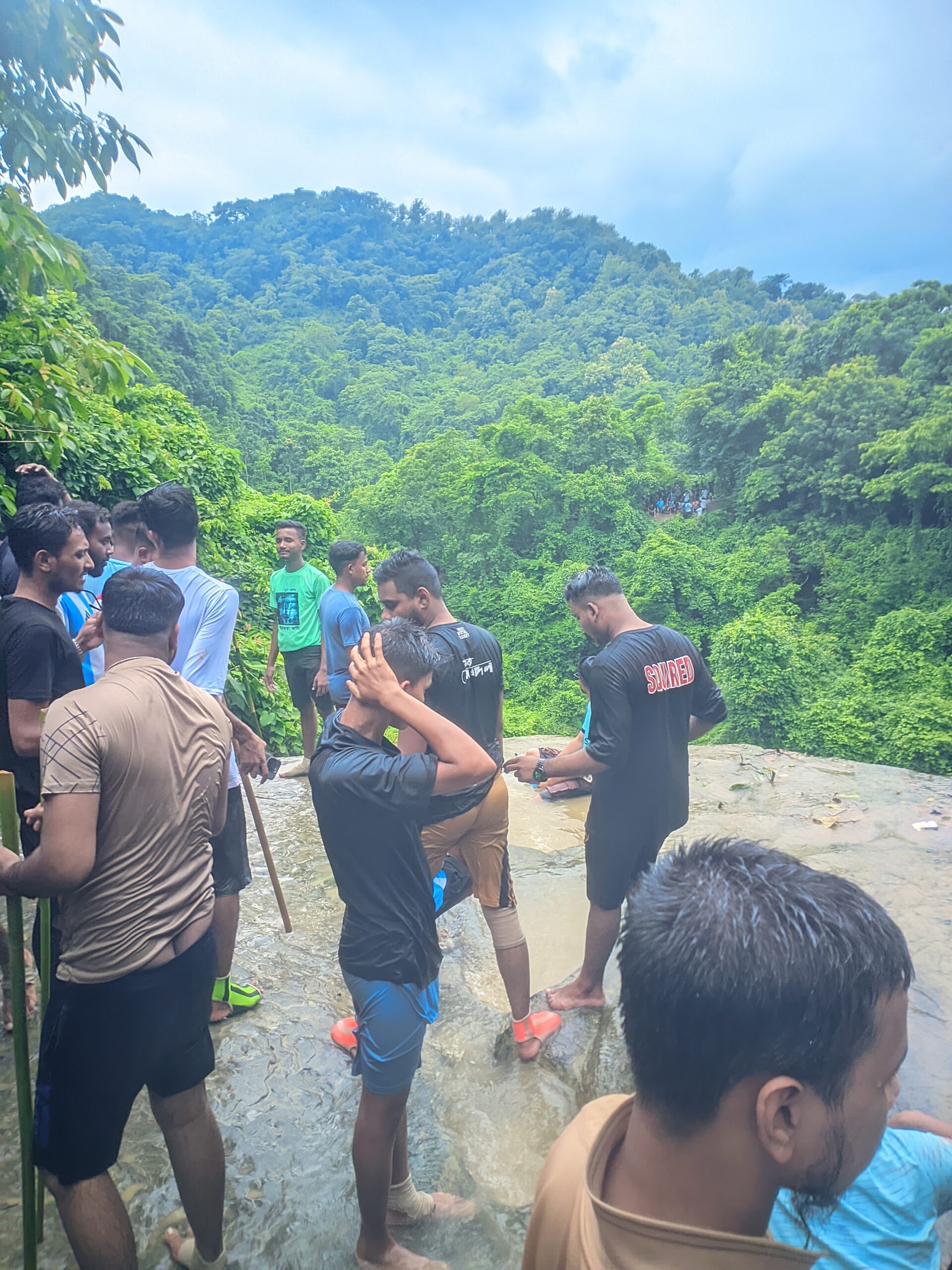 খৈয়াছড়া ঝর্ণা মিরসরাই: ৯ ধাপের ট্রেকিং ও সম্পূর্ণ ভ্রমণ গাইড 3 খৈয়াছড়া ঝর্ণার কুণ্ড