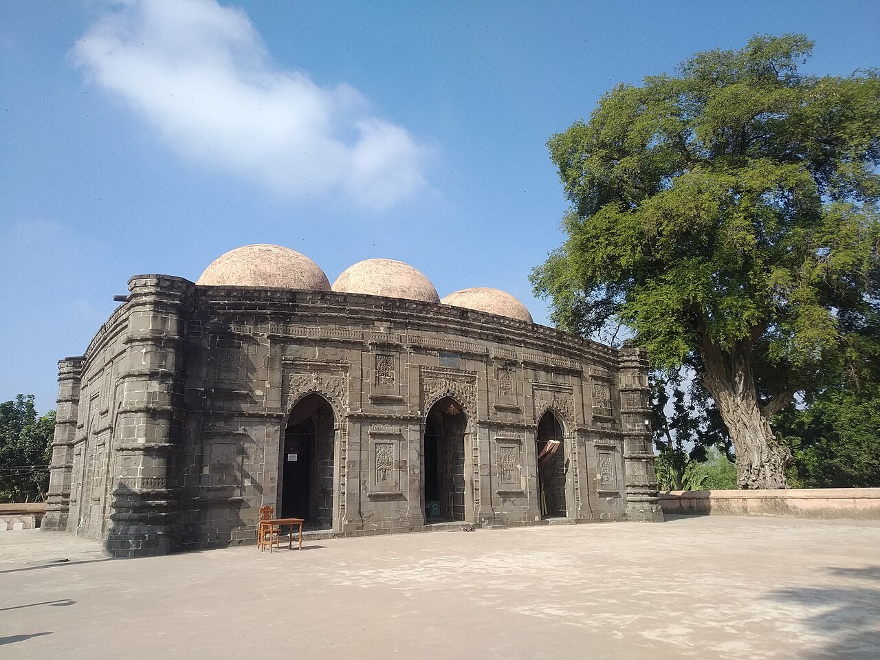 কুসুম্বা মসজিদ নওগাঁ: পাথরের মুঘল স্থাপত্য 1 কুসুম্বা মসজিদ নওগাঁ
