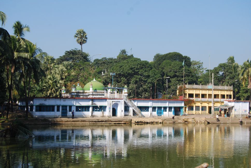 বায়েজিদ বোস্তামী মাজার, চট্টগ্রাম: ইতিহাস, বোস্তামী কাছিম ও ভ্রমণ গাইড 1 বায়েজিদ বোস্তামী মাজার চট্টগ্রাম পাহাড়ের ওপর