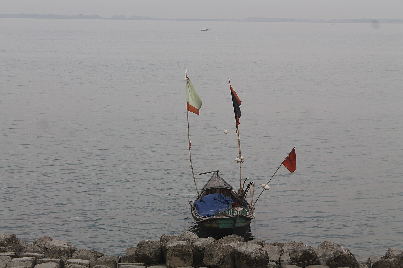 মেঘনা নদীতে মাছ ধরার নৌকা