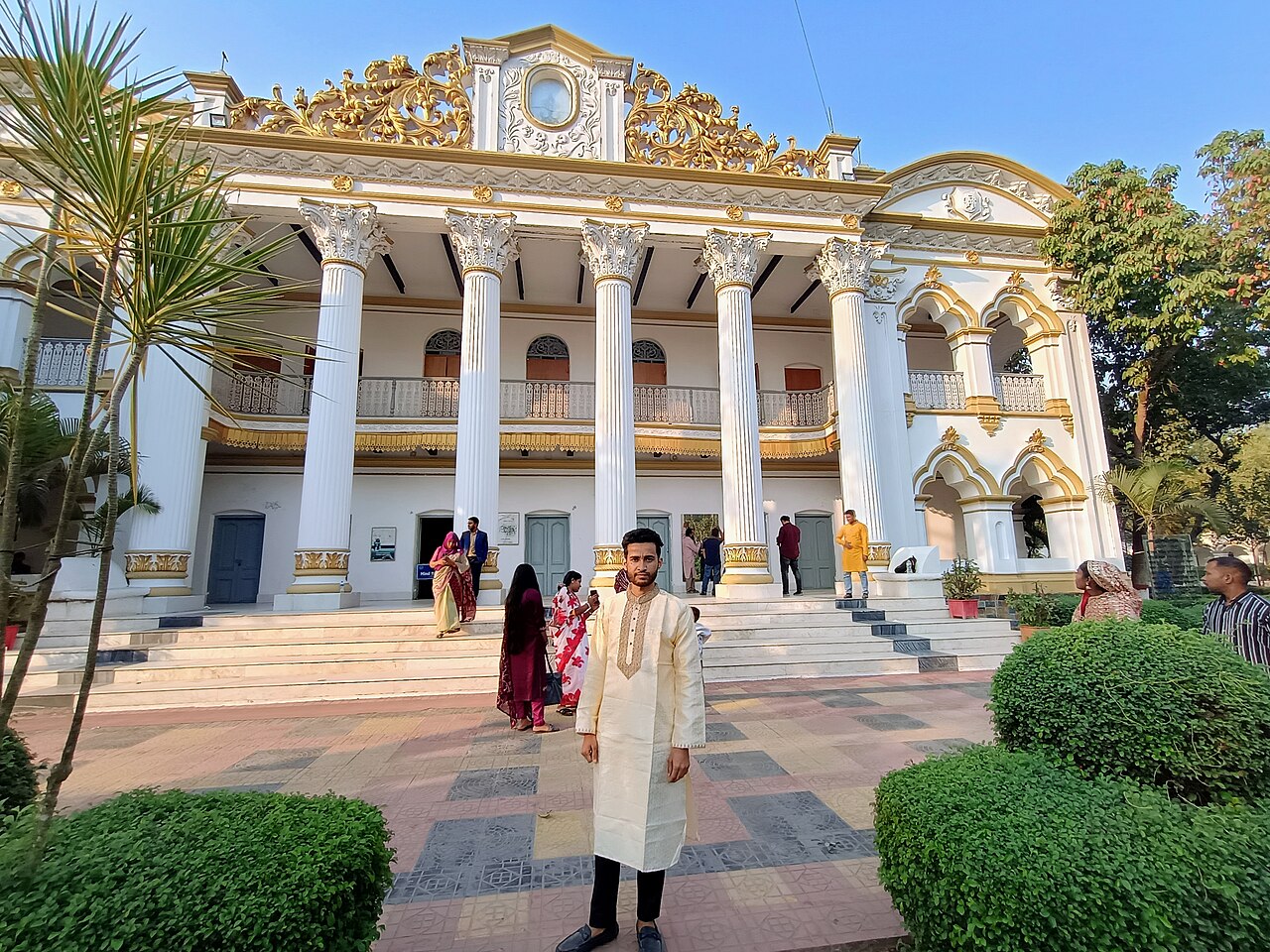 মহেড়া জমিদারবাড়ির প্রধান ভবন, টাঙ্গাইল