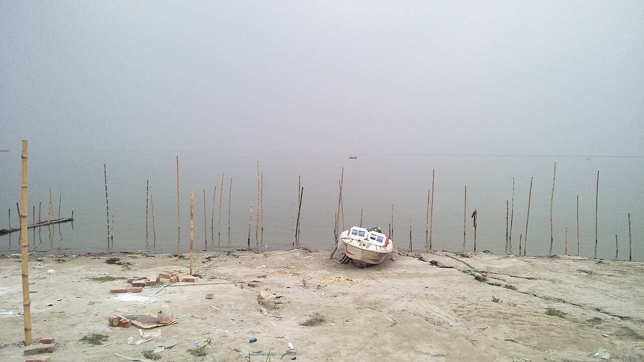 মৈনট ঘাটে পদ্মা নদীর দৃশ্য