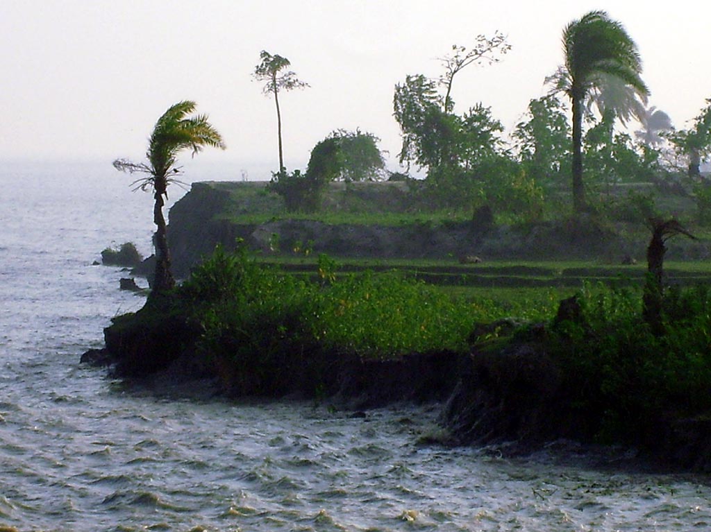 মনপুরা দ্বীপ নদীর পাড়