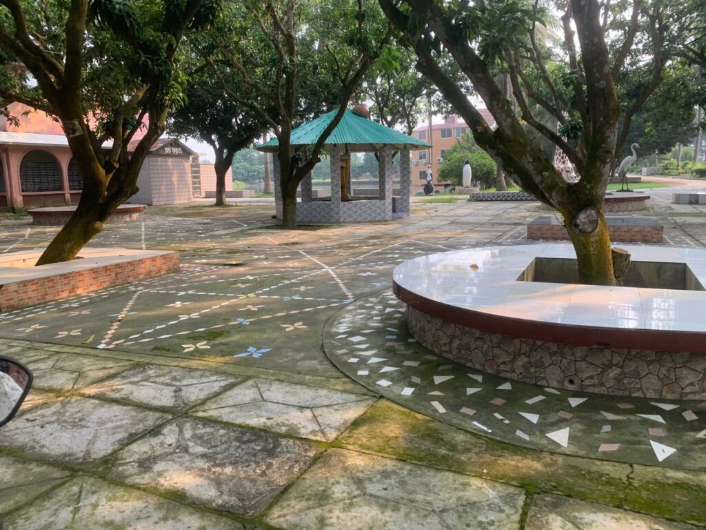 মোজাফফর গার্ডেন রিসোর্ট সাতক্ষীরা: পিকনিক ও থাকার গাইড 1 মোজাফফর গার্ডেন রিসোর্টের সুইমিং পুল
