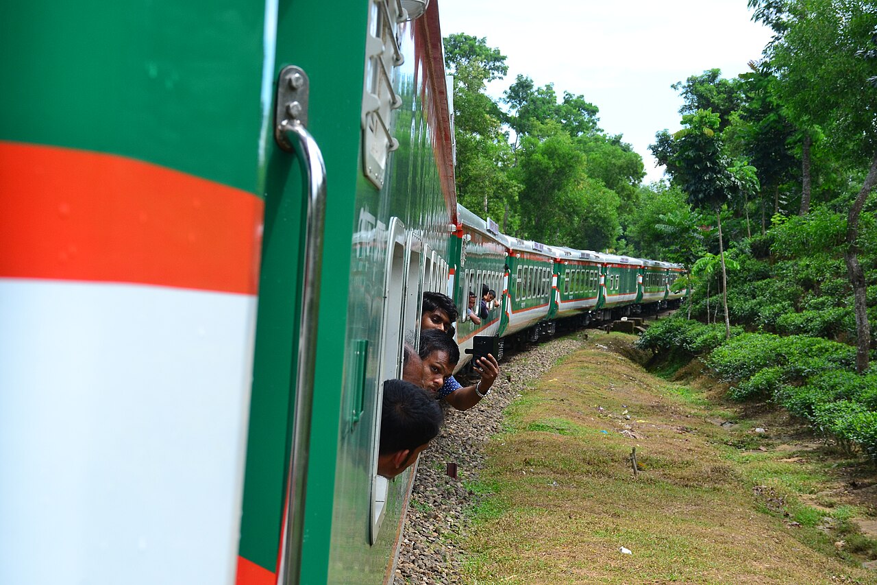 ঢাকা থেকে সিলেট ট্রেনের সময়সূচি ও ভাড়া 1 পারাবত এক্সপ্রেস ট্রেন