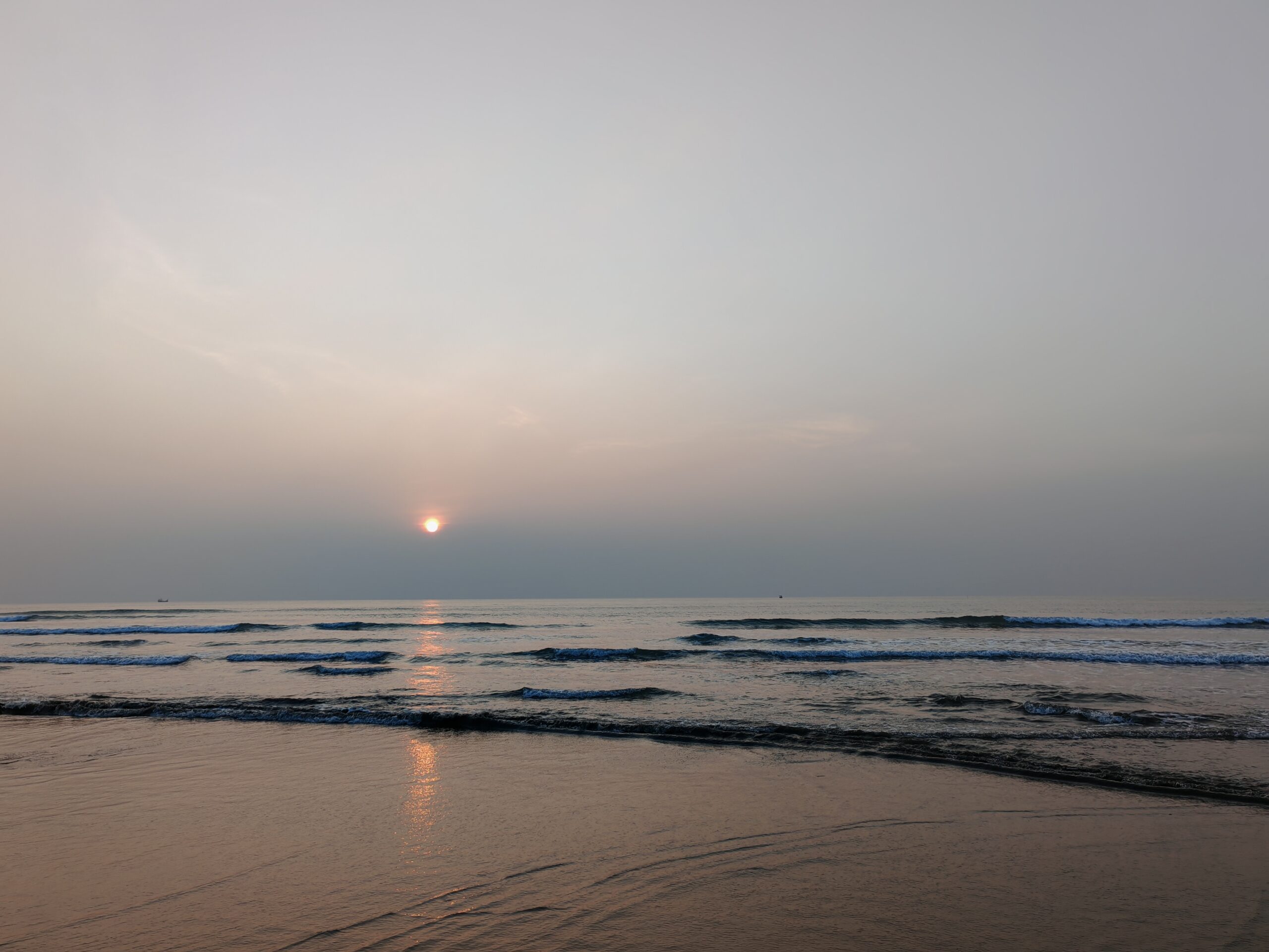 ইনানী বিচে সূর্যোদয়