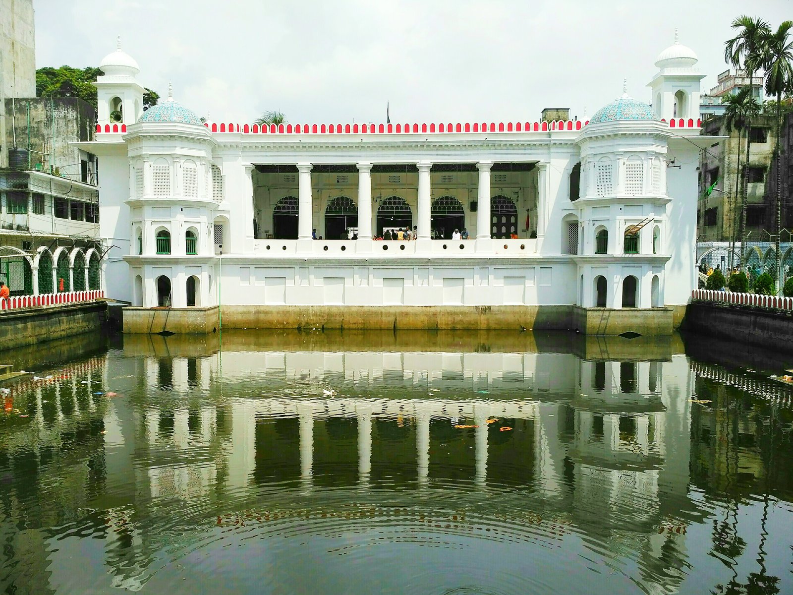 দিঘির পাড় থেকে হোসেনী দালান ঢাকা