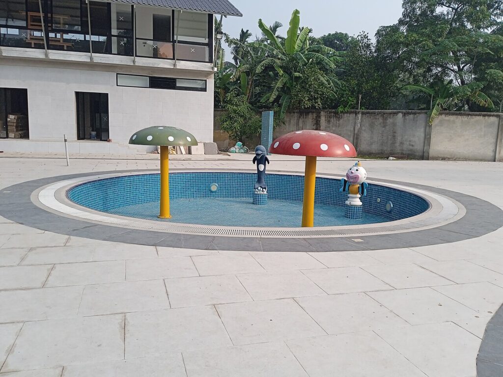 অরুণিমা রিসোর্ট গলফ ক্লাব: নড়াইলের নদীর পাড়ে অবকাশ 2 রিসোর্টের সুইমিং পুল