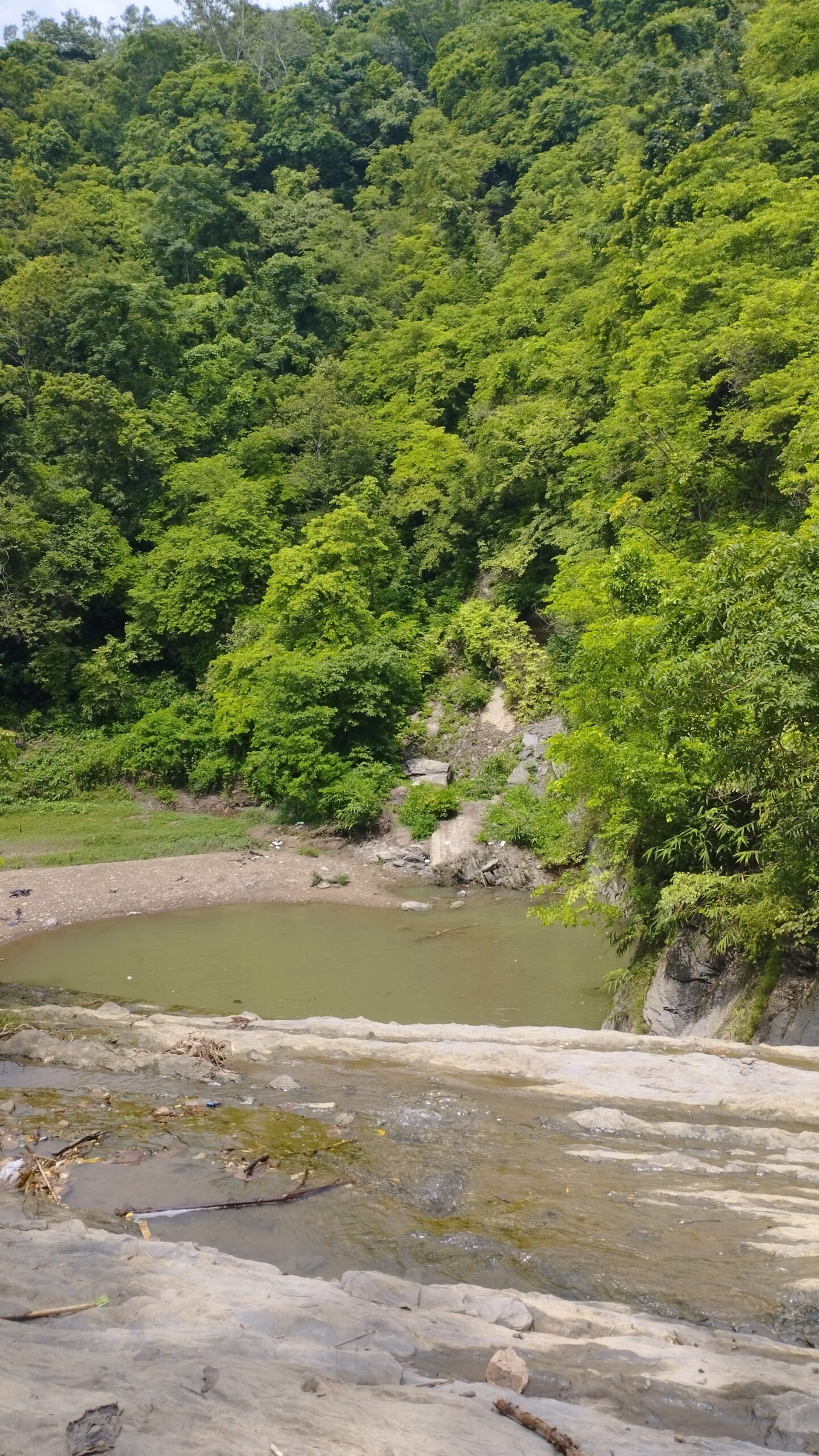 কমলদহ ঝর্ণা সীতাকুণ্ড: রূপসী, ছাগলকান্দা ও পাথরভাঙ্গা ট্রেইলের সম্পূর্ণ গাইড 4 কমলদহ ট্রেইলের রূপসী ঝর্ণার আরেকটি দৃশ্য সীতাকুণ্ড