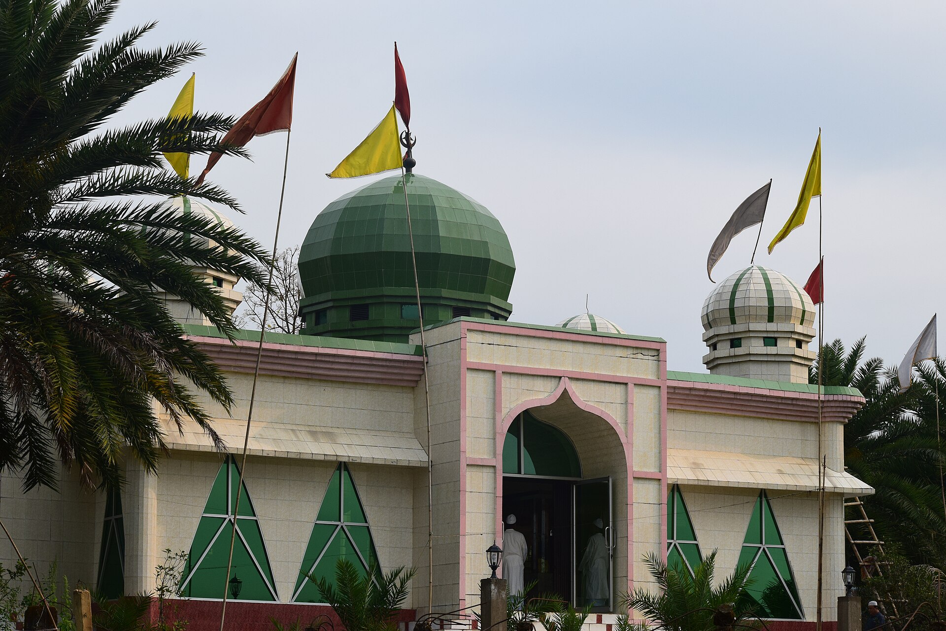 হযরত শাহ পরাণ মাজার সংলগ্ন মসজিদ সিলেট
