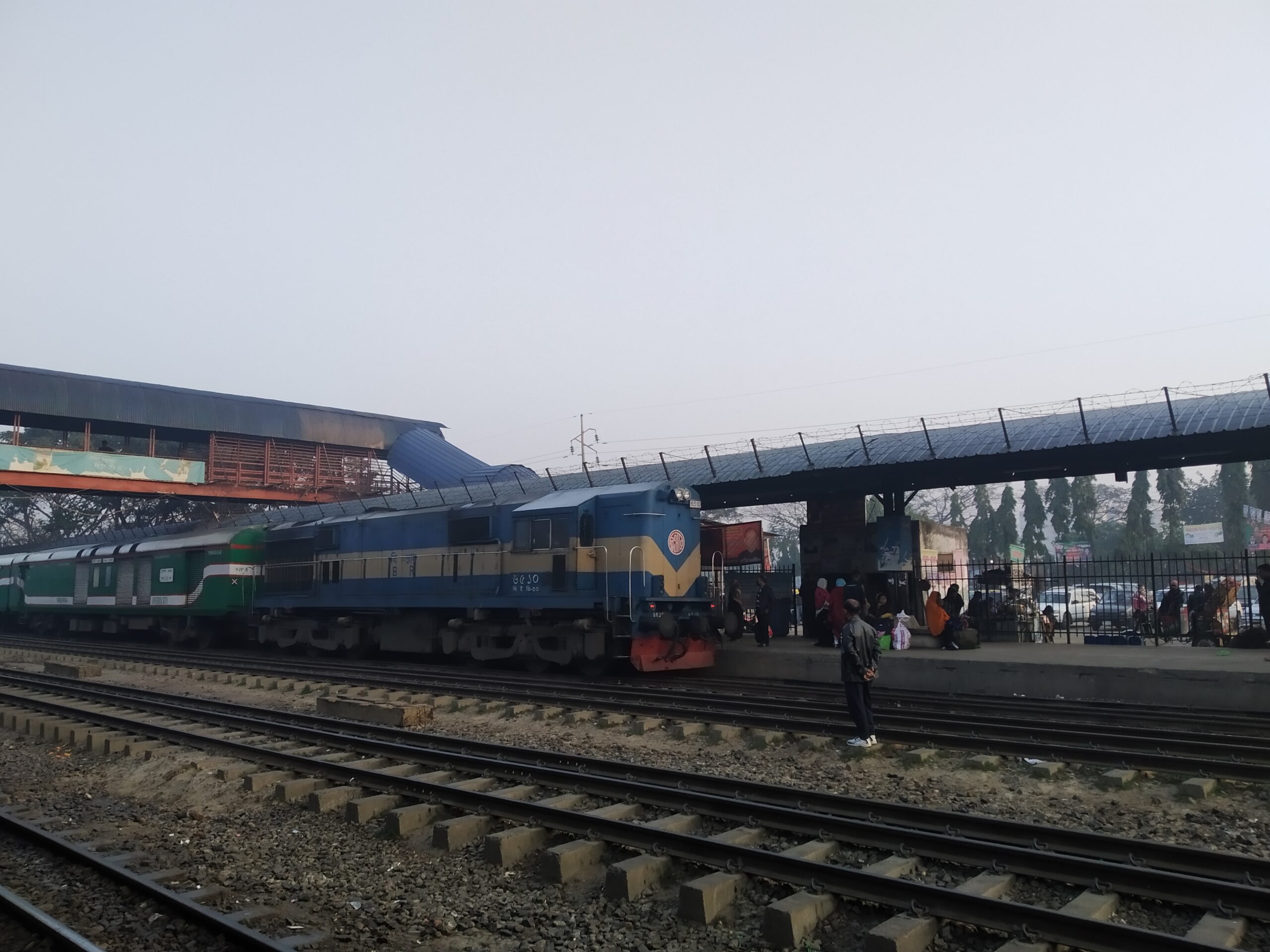 সকালে বিমানবন্দর রেলওয়ে স্টেশন