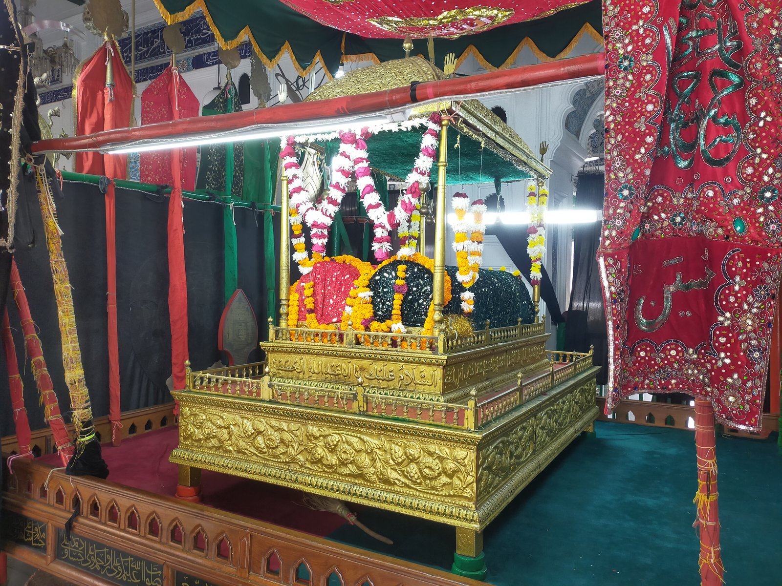 হোসেনী দালানের ভেতরে রাখা তাজিয়া