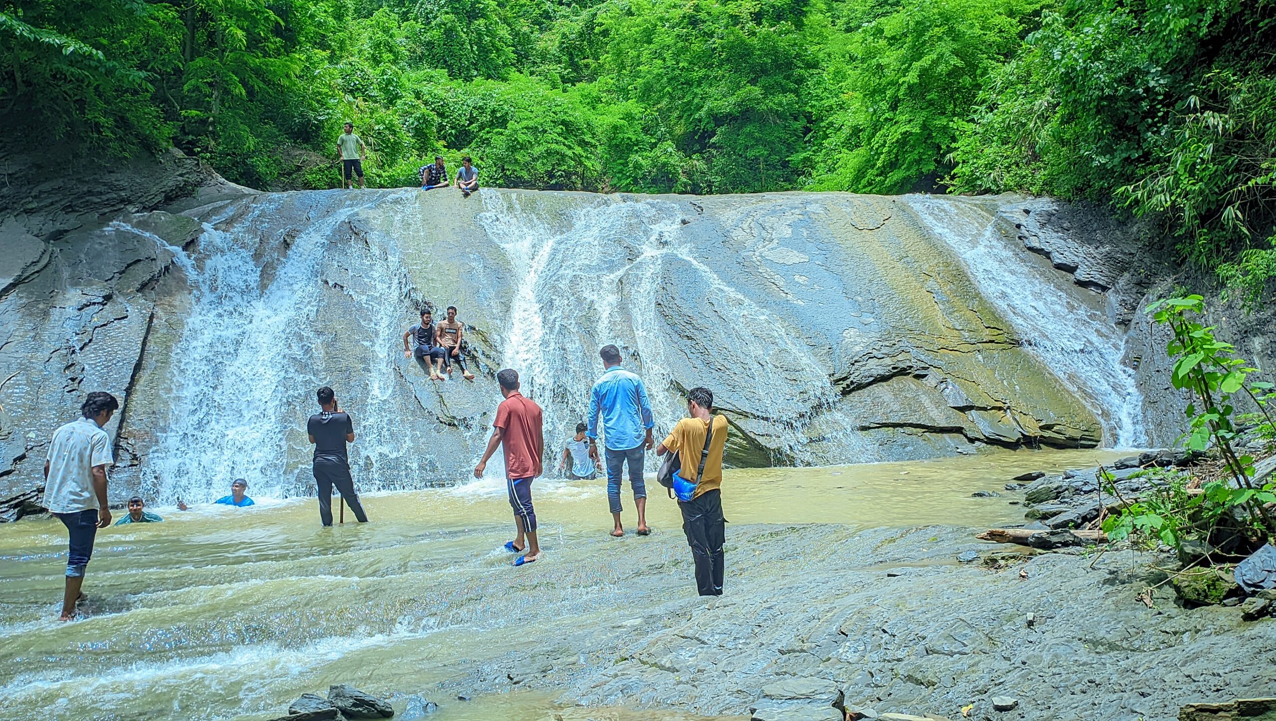 নাপিত্তাছড়া ট্রেইল মিরসরাই: এক ট্রেইলে চার ঝর্ণা দেখার সম্পূর্ণ গাইড 1 নাপিত্তাছড়া ট্রেইলের টিপরা খুম মিরসরাই