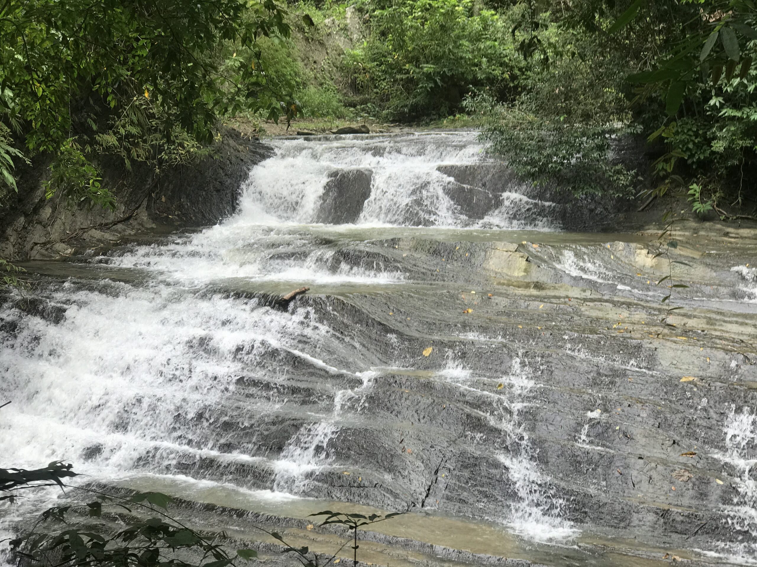 দামতুয়া ঝর্ণা, আলীকদম: বান্দরবানের দুর্গম ট্রেকিং গাইড, রুট ও খরচ 1 দামতুয়া ঝর্ণার জোড়া ধারা